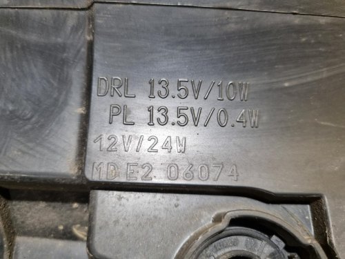 LEVÉ PŘEDNÍ SVĚTLO PEUGEOT 5008 I / 3008 I - 17888