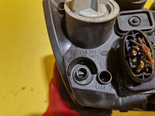 LEVÉ PŘEDNÍ SVĚTLO ŠKODA FABIA I - 20039