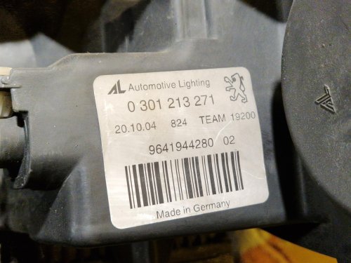 LEVÉ PŘEDNÍ XENON SVĚTLO PEUGEOT 407 - 20468