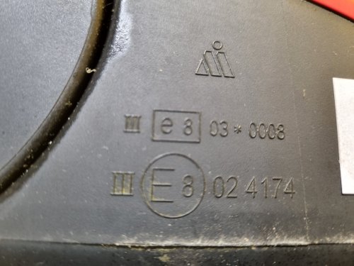 LEVÉ ZRCÁTKO SUZUKI SWIFT III ( 3 ) , ČERVENÉ , ELEKTRICKÉ - 17734