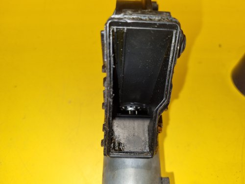 LEVÝ PŘEDNÍ MOTOREK STAHOVAČKY 0130821731 OKNA ŠKODA OCTAVIA I - 17749