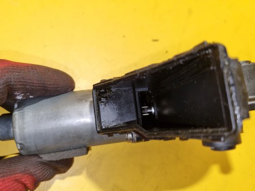 LEVÝ PŘEDNÍ MOTOREK STAHOVAČKY 0130821731 OKNA ŠKODA OCTAVIA I - 17749