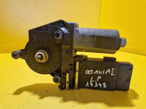 LEVÝ PŘEDNÍ MOTOREK STAHOVAČKY OKNA 130821731 S JEDNOTKOU - ŠKODA OCTAVIA I - 18248