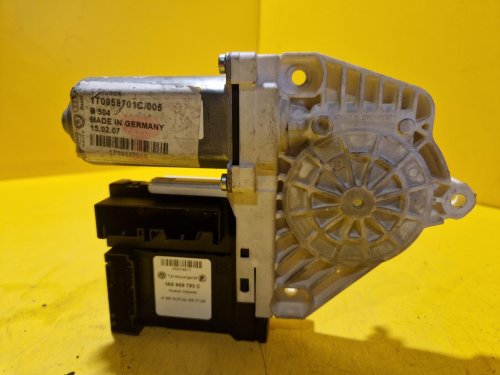 LEVÝ PŘEDNÍ MOTOREK STAHOVAČKY OKNA 1T0959701 S JEDNOTKOU 1K0959793C - ŠKODA OCTAVIA II / VW TOURAN I, PASSAT B6, GOLF V.../ SEAT ALTEA, TOLEDO... - 19447