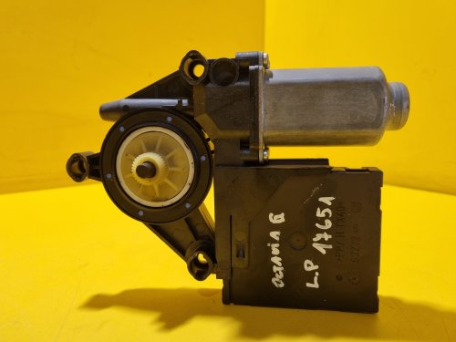 LEVÝ PŘEDNÍ MOTOREK STAHOVAČKY OKNA 1T0959701D S JEDNOTKOU 1K0959793J - ŠKODA OCTAVIA II / VW TOURAN I, CADDY III - 17651