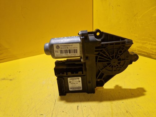 LEVÝ PŘEDNÍ MOTOREK STAHOVAČKY OKNA 1T0959701T S JEDNOTKOU 5K0959793 - ŠKODA OCTAVIA II / VW TOURAN I, GOLF V.../ SEAT LEON II - FACELIFT - 20342