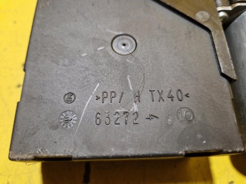 LEVÝ PŘEDNÍ MOTOREK STAHOVAČKY OKNA 1T0959701T S JEDNOTKOU 5K0959793 - ŠKODA OCTAVIA II / VW TOURAN I, GOLF V.../ SEAT LEON II - FACELIFT - 20342