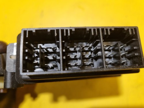 LEVÝ PŘEDNÍ MOTOREK STAHOVAČKY OKNA 6Q1959801 - ŠKODA FABIA I, FABIA II, ROOMSTER / VW POLO IV / SEAT IBIZA III, CORDOBA II - 17449