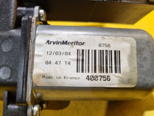 LEVÝ PŘEDNÍ MOTOREK STAHOVAČKY OKNA 6Q1959801A - ŠKODA FABIA I, FABIA II, ROOMSTER / VW POLO IV / SEAT IBIZA III, CORDOBA II - 17612