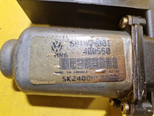 LEVÝ PŘEDNÍ MOTOREK STAHOVAČKY OKNA 6Q1959801A - ŠKODA FABIA I, FABIA II, ROOMSTER / VW POLO IV / SEAT IBIZA III, CORDOBA II - 18247