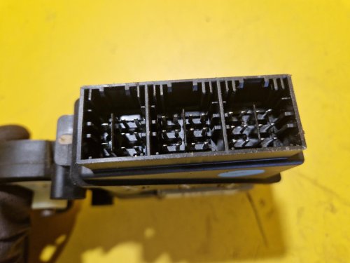 LEVÝ PŘEDNÍ MOTOREK STAHOVAČKY OKNA 6Q1959801A - ŠKODA FABIA I, FABIA II, ROOMSTER / VW POLO IV / SEAT IBIZA III, CORDOBA II - 18249