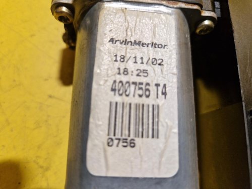 LEVÝ PŘEDNÍ MOTOREK STAHOVAČKY OKNA 6Q1959801A - ŠKODA FABIA I, FABIA II, ROOMSTER / VW POLO IV / SEAT IBIZA III, CORDOBA II - 18249