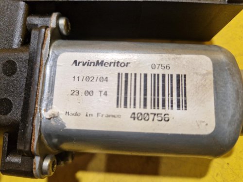 LEVÝ PŘEDNÍ MOTOREK STAHOVAČKY OKNA 6Q1959801A - ŠKODA FABIA I, FABIA II, ROOMSTER / VW POLO IV / SEAT IBIZA III, CORDOBA II - 18346