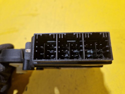 LEVÝ PŘEDNÍ MOTOREK STAHOVAČKY OKNA 6Q1959801A - ŠKODA FABIA I, FABIA II, ROOMSTER / VW POLO IV / SEAT IBIZA III, CORDOBA II - 20436