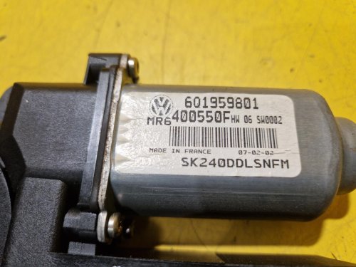 LEVÝ PŘEDNÍ MOTOREK STAHOVAČKY OKNA 6Q1959801A - ŠKODA FABIA I, FABIA II, ROOMSTER / VW POLO IV / SEAT IBIZA III, CORDOBA II - 20436