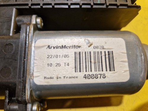 LEVÝ PŘEDNÍ MOTOREK STAHOVAČKY OKNA 6Y1959801 - ŠKODA FABIA I, FABIA II, ROOMSTER / VW POLO IV / SEAT IBIZA III, CORDOBA II - 19448