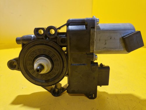 LEVÝ PŘEDNÍ MOTOREK STAHOVAČKY OKNA S JEDNOTKOU 82450-3Z010 HYUNDAI I40 - 18342