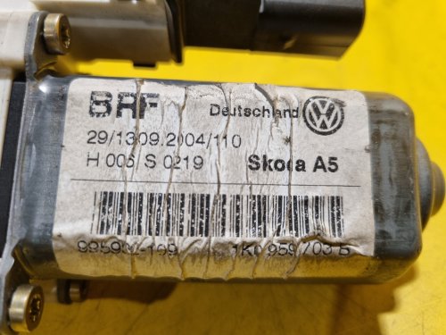 LEVÝ ZADNÍ MOTOREK STAHOVAČKY OKNA S JEDNOTKOU 1K0959703B - ŠKODA OCTAVIA II / VW TOURAN, GOLF V... / SEAT ALTEA, TOLEDO III... - 21296