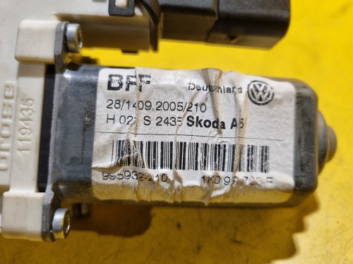 LEVÝ ZADNÍ MOTOREK STAHOVAČKY OKNA 1K0959703E - ŠKODA OCTAVIA II / VW TOURAN, GOLF V... / SEAT ALTEA, TOLEDO III... - 17610