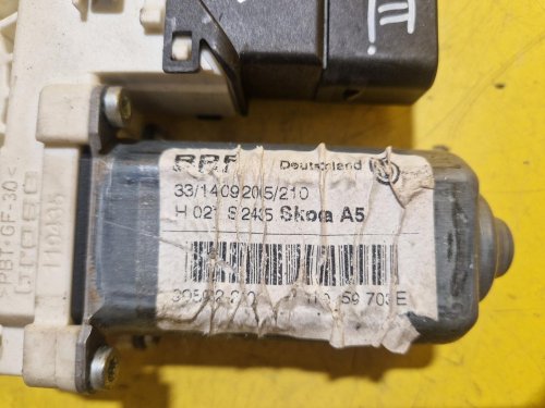 LEVÝ ZADNÍ MOTOREK STAHOVAČKY OKNA 1K0959703E - ŠKODA OCTAVIA II / VW TOURAN, GOLF V... / SEAT ALTEA, TOLEDO III... - 18681