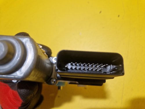 LEVÝ ZADNÍ MOTOREK STAHOVAČKY OKNA 1K0959703E - ŠKODA OCTAVIA II / VW TOURAN, GOLF V... / SEAT ALTEA, TOLEDO III... - 18681