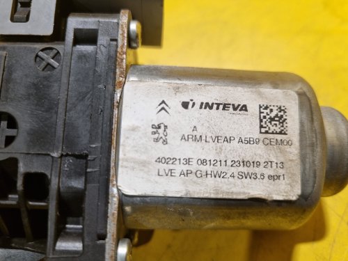 LEVÝ ZADNÍ MOTOREK STAHOVAČKY OKNA 40213E - CITROEN C3 II (2009-) - 17605
