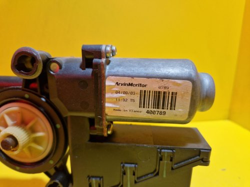 LEVÝ ZADNÍ MOTOREK STAHOVAČKY OKNA 6Q0959811A ŠKODA FABIA I, FABIA II, ROOMSTER / VW POLO IV / SEAT IBIZA III, CORDOBA II - 15648