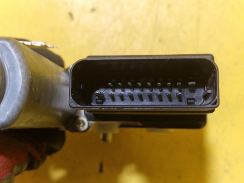 LEVÝ ZADNÍ MOTOREK STAHOVAČKY OKNA 996645100 - ŠKODA OCTAVIA II / VW TOURAN, GOLF V... / SEAT ALTEA, TOLEDO III... - 20536