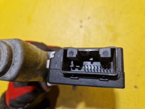 LEVÝ ZADNÍ MOTOREK STAHOVAČKY OKNA S JEDNOTKOU 3C0959795 - VW PASSAT B7 - 19432