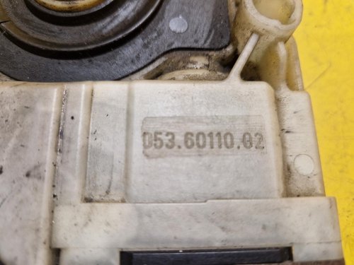 LEVÝ ZADNÍ MOTOREK STAHOVAČKY OKNA S JEDNOTKOU 3C0959795 - VW PASSAT B7 - 19432