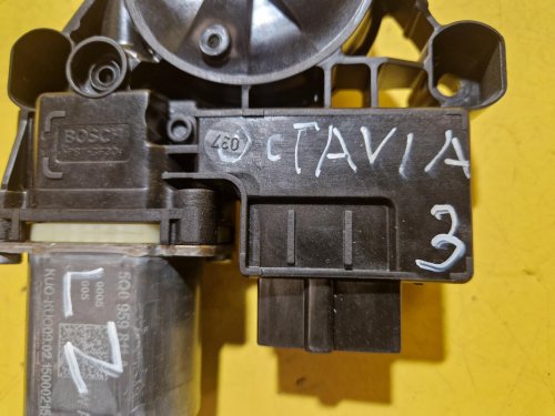 LEVÝ ZADNÍ MOTOREK STAHOVAČKY OKNA S JEDNOTKOU 5Q0959811A - ŠKODA OCTAVIA III, SUPERB III, FABIA III, RAPID / VW TIGUAN II, GOLF VII, PASSAT B8 - 19545