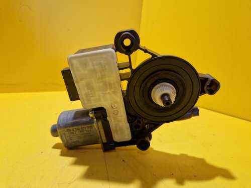 LEVÝ ZADNÍ MOTOREK STAHOVAČKY OKNA S JEDNOTKOU 5Q0959811A - ŠKODA OCTAVIA III, SUPERB III, FABIA III, RAPID / VW TIGUAN II, GOLF VII, PASSAT B8 - 19545