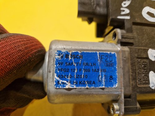 LEVÝ ZADNÍ MOTOREK STAHOVAČKY OKNA S JEDNOTKOU 83450-3Z010 HYUNDAI I40 - 18343