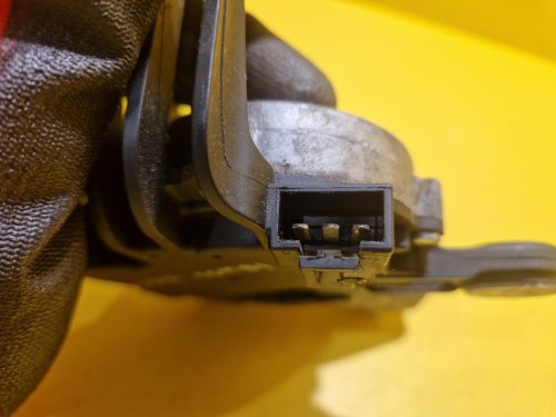 MOTOREK ZADNÍHO STĚRAČE - 13105981 - OPEL ASTRA H KOMBI / HATCHBACK - 18677