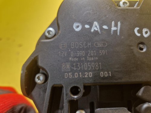 MOTOREK ZADNÍHO STĚRAČE - 13105981 - OPEL ASTRA H KOMBI / HATCHBACK - 18677