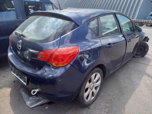 Opel Astra J 1.4 ( A14XER ) 74kW r.2012 modrá Z22A na náhradní díly