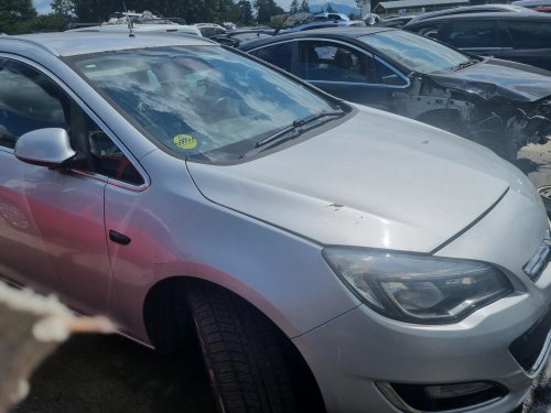 Opel Astra J 1.6 CDTI ( B16DTL ) 81kW r.2016 stříbrná Z176 na náhradní díly