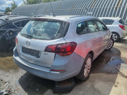 Opel Astra J 1.6 CDTI ( B16DTL ) 81kW r.2016 stříbrná Z176 na náhradní díly