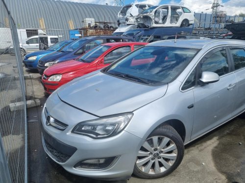 Opel Astra J 1.6 CDTI ( B16DTL ) 81kW r.2016 stříbrná Z176 na náhradní díly