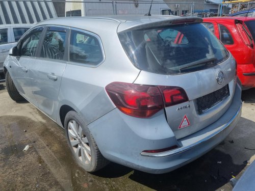 Opel Astra J 1.6 CDTI ( B16DTL ) 81kW r.2016 stříbrná Z176 na náhradní díly