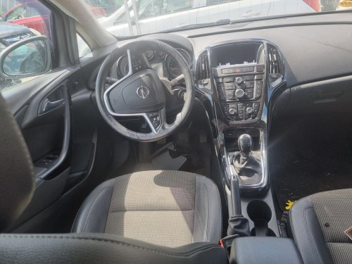Opel Astra J 1.6 CDTI ( B16DTL ) 81kW r.2016 stříbrná Z176 na náhradní díly