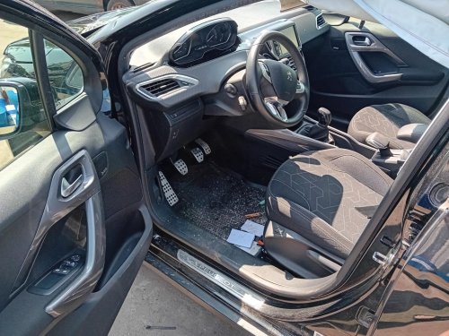 Peugeot 2008 Facelift 1.2 ( HM01 ) 60kW r.2018 černá na náhradní díly