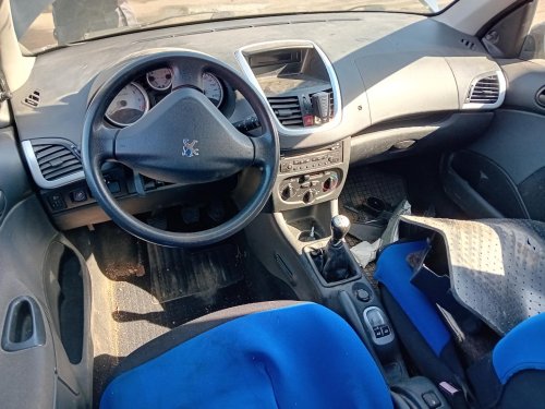 Peugeot 206+ 1.4 ( KFT ) 54kW r.2011 šedá na náhradní díly