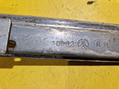 PRAVÁ PŘEDNÍ STAHOVAČKA OKNA S MOTORKEM 101448200 - ŠKODA OCTAVIA I - 18496