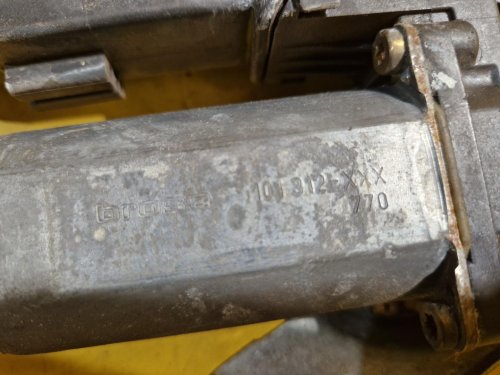 PRAVÁ PŘEDNÍ STAHOVAČKA OKNA S MOTORKEM 101448200 - ŠKODA OCTAVIA I - 18496