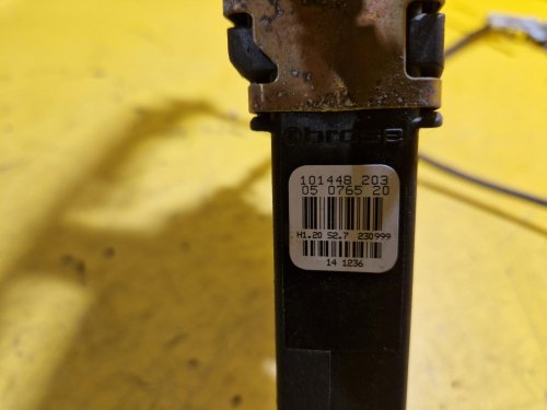 PRAVÁ PŘEDNÍ STAHOVAČKA OKNA S MOTORKEM 101448203 - ŠKODA OCTAVIA I - 18595