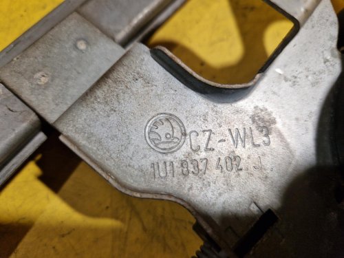 PRAVÁ PŘEDNÍ STAHOVAČKA OKNA S MOTORKEM 101448203 - ŠKODA OCTAVIA I - 18595