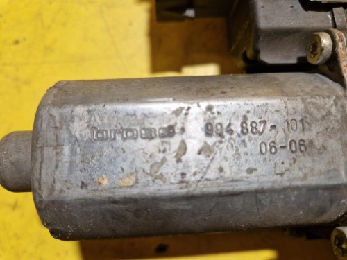 PRAVÁ PŘEDNÍ STAHOVAČKA OKNA S MOTORKEM 994887101 OPEL ZAFIRA B, ASTRA H - 18501