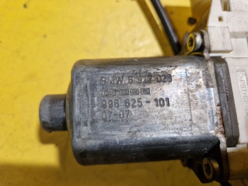 PRAVÁ PŘEDNÍ STAHOVAČKA OKNA S MOTORKEM 996625101 - BMW 1 E87 (2003-2011) - 18603