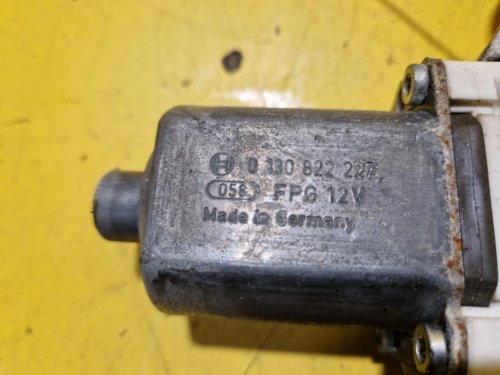 PRAVÁ PŘEDNÍ STAHOVAČKA OKNA S MOTORKEM 996625101 - BMW 1 E87 (2003-2011) - 18603